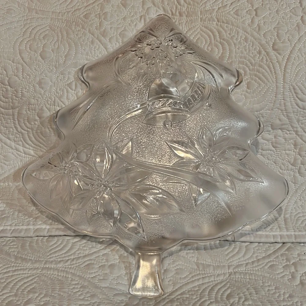 Glass‎ Christmas Tree servers